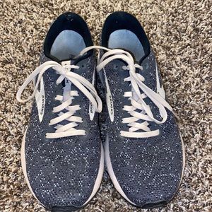 Womens Brooks tennis shoes